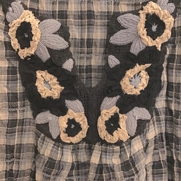 💥 MOVING SALE💥 Max Studio Embroidered Shirt - Picture 2 of 4